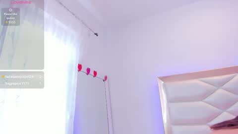 Snapshot of miaqueen021 chatting on 03.01.25 Sweetie Mia online show from 03.01.25