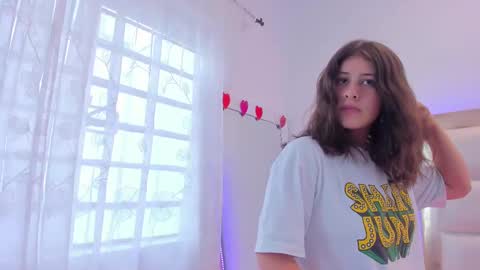 Snapshot of miaqueen021 chatting on 03.01.25 Sweetie Mia online show from 03.01.25