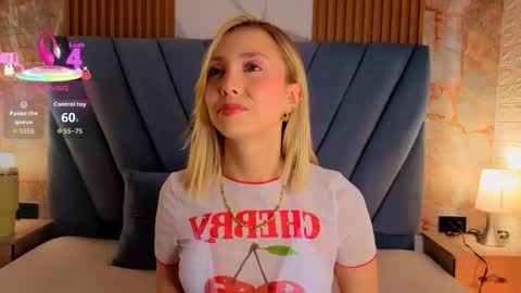 Snapshot of miaroldan chatting on 09.15.25 miaroldan online show from 09.15.25