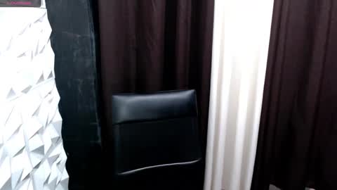 Snapshot of miasexxie chatting on 02.19.25 mia online show from 02.19.25