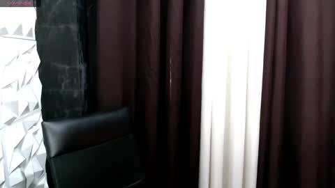 Snapshot of miasexxie chatting on 03.04.25 mia online show from 03.04.25