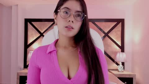 Snapshot of miasilverr chatting on 01.04.25 Mia online show from 01.04.25