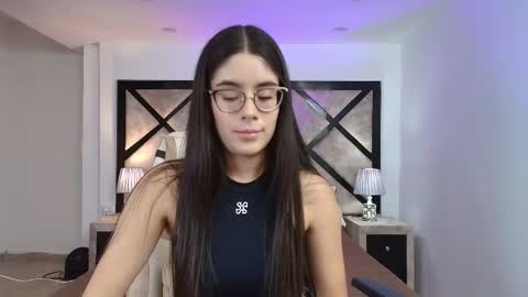 Snapshot of miasilverr chatting on 11.08.25 Mia online show from 11.08.25