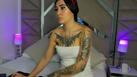 Snapshot of miasr_ chatting on 11.12.25 miasr_ online show from 11.12.25