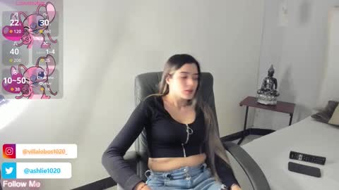 Mia Villalobos online show from 10.11.25