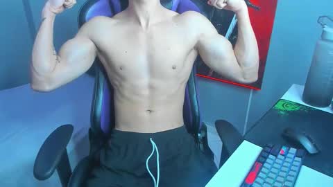 Snapshot of michael_twink18 chatting on 10.05.25 Michael online show from 10.05.25