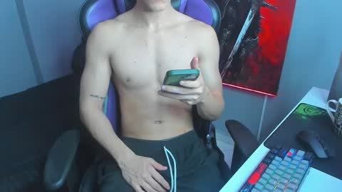 Snapshot of michael_twink18 chatting on 10.10.25 Michael online show from 10.10.25