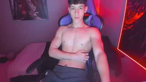 Snapshot of michael_twink18 chatting on 10.17.25 Michael online show from 10.17.25