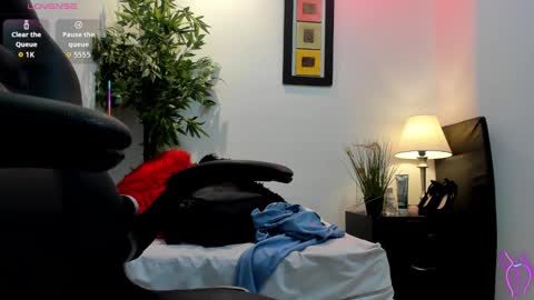 michel_lopez18 online show from 09.13.25