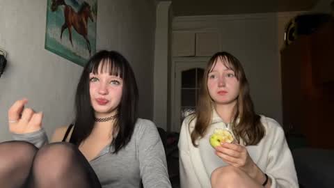 Snapshot of michelle_neely chatting on 09.15.25 michelle_neely online show from 09.15.25