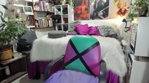 Snapshot of michelleapihel chatting on 02.21.25 michelle apihel online show from 02.21.25