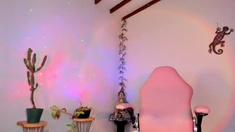 Snapshot of michelleastro chatting on 12.31.24 Michelle Ramirez online show from 12.31.24