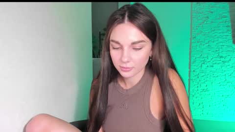 Snapshot of michelliibeautiful chatting on 09.27.25 Michellee online show from 09.27.25