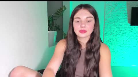 Snapshot of michelliibeautiful chatting on 10.03.25 Michellee online show from 10.03.25