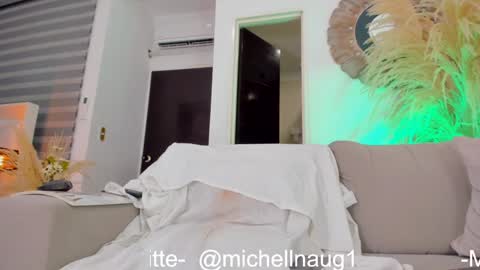 Snapshot of michellnaug chatting on 02.08.25 MICHELNAUG online show from 02.08.25