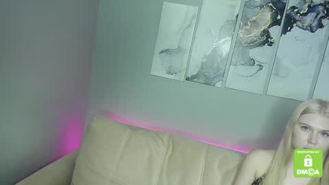 Snapshot of mickey_mia chatting on 12.23.24 inst miiiss mia online show from 12.23.24