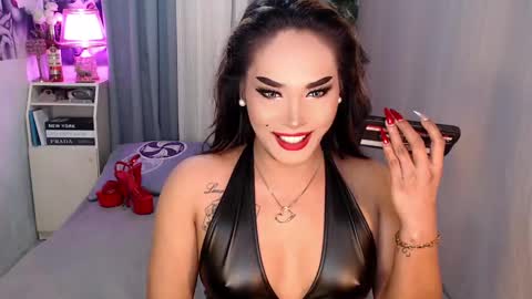 Snapshot of midnightraven27 chatting on 12.21.24  Dont forget to follow online show from 12.21.24
