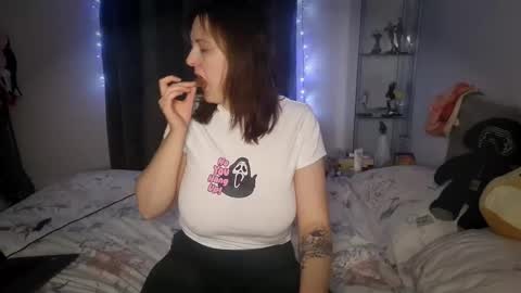 Snapshot of midnightwitchx chatting on 11.03.25 Midnight online show from 11.03.25