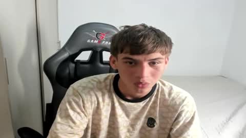 Miguel Hernandez online show from 09.22.25