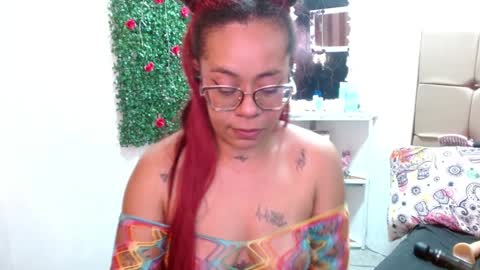 Snapshot of miia_spencer_ chatting on 12.31.24 miia online show from 12.31.24