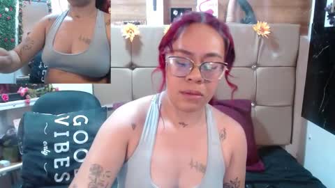 Snapshot of miia_spencer_ chatting on 09.22.25 miia online show from 09.22.25