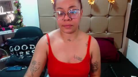 Snapshot of miia_spencer_ chatting on 10.03.25 miia online show from 10.03.25