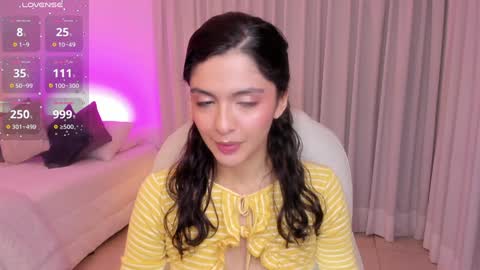 Snapshot of miiaa_evans chatting on 12.06.24 Mia online show from 12.06.24