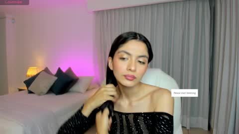Snapshot of miiaa_evans chatting on 12.31.24 Mia online show from 12.31.24