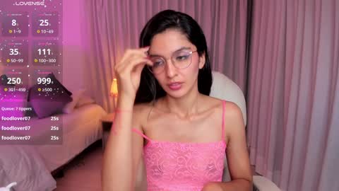 Snapshot of miiaa_evans chatting on 01.10.25 Mia online show from 01.10.25