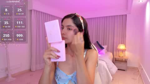 Snapshot of miiaa_evans chatting on 01.24.25 Mia online show from 01.24.25