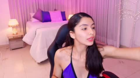 Snapshot of miiaa_evans chatting on 02.18.25 Mia online show from 02.18.25