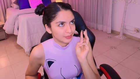 Snapshot of miiaa_evans chatting on 02.21.25 Mia online show from 02.21.25