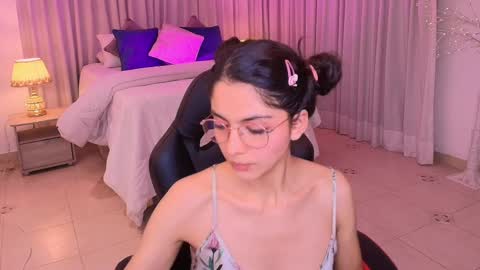 Snapshot of miiaa_evans chatting on 02.21.25 Mia online show from 02.21.25