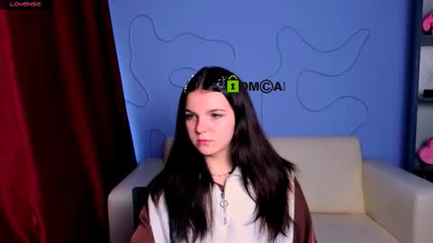 Snapshot of mikameovv chatting on 11.22.25 Mika online show from 11.22.25