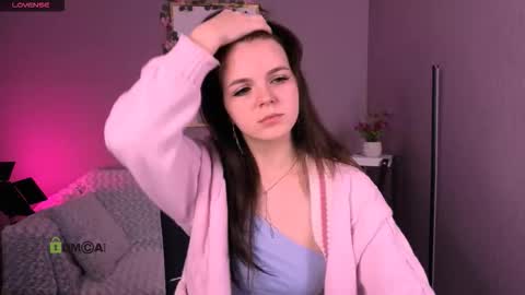 Snapshot of mikameovv chatting on 11.30.25 Mika online show from 11.30.25