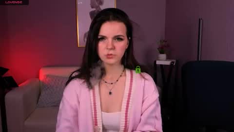 Snapshot of mikameovv chatting on 12.01.25 Mika online show from 12.01.25