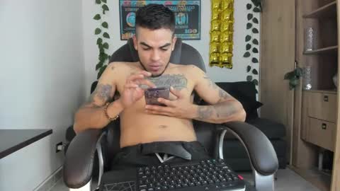 Snapshot of mikee_scooth chatting on 12.29.24 mikee_scooth online show from 12.29.24