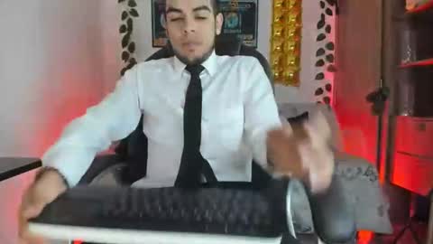 Snapshot of mikee_scooth chatting on 01.11.25 mikee_scooth online show from 01.11.25