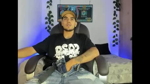 Snapshot of mikee_scooth chatting on 02.24.25 mikee_scooth online show from 02.24.25