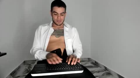 Snapshot of mikee_scooth chatting on 11.08.25 mikee_scooth online show from 11.08.25