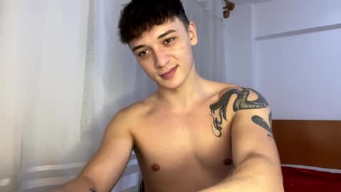 Snapshot of mikelaur chatting on 12.01.24 MikeLaur online show from 12.01.24