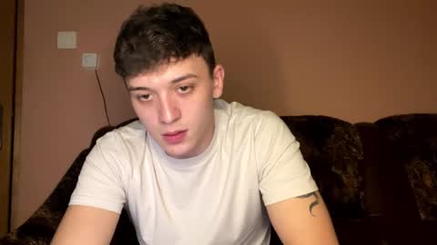 Snapshot of mikelaur chatting on 01.06.25 MikeLaur online show from 01.06.25