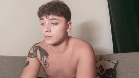 Snapshot of mikelaur chatting on 11.01.25 MikeLaur online show from 11.01.25