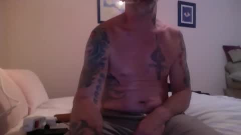 Snapshot of mikelebon chatting on 10.18.25 420money online show from 10.18.25
