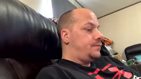 Snapshot of mikeylikesit2222 chatting on 02.01.25 mikeylikesit2222 online show from 02.01.25