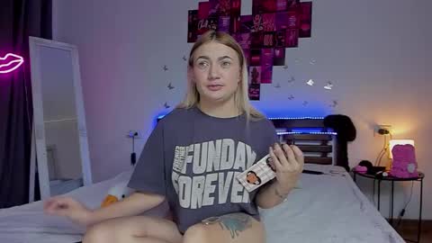 MikkiShows online show from 10.20.25