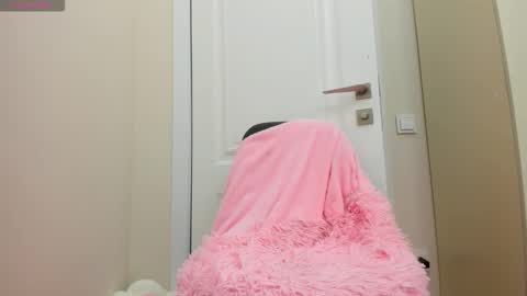 Snapshot of miko_moonn chatting on 09.30.25 miko_moonn online show from 09.30.25