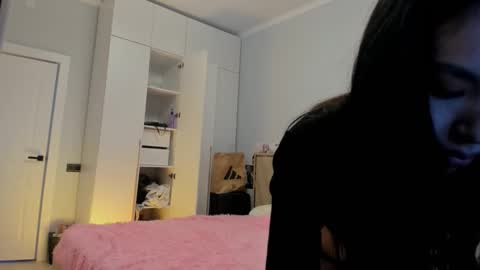 Snapshot of miko_moonn chatting on 10.12.25 miko_moonn online show from 10.12.25