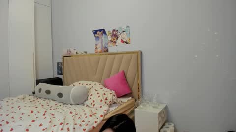 Snapshot of miko_moonn chatting on 10.17.25 miko_moonn online show from 10.17.25