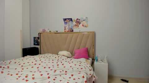 Snapshot of miko_moonn chatting on 10.19.25 miko_moonn online show from 10.19.25